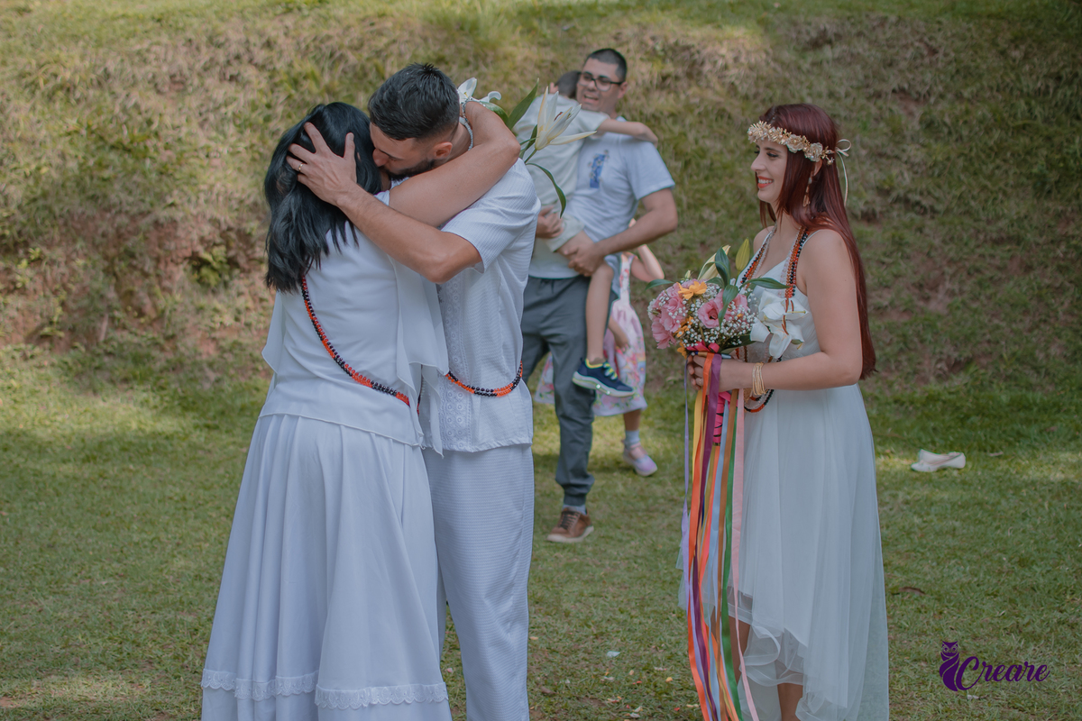 fotografia de renovação de votos de casamento na umbanda, fotógrafo Sâo Bernardo do Campo. Religião, natureza, casamento externo.