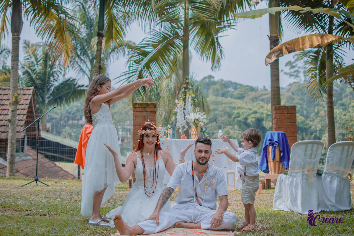 fotografia de renovação de votos de casamento na umbanda, fotógrafo Sâo Bernardo do Campo. Religião, natureza, casamento externo.