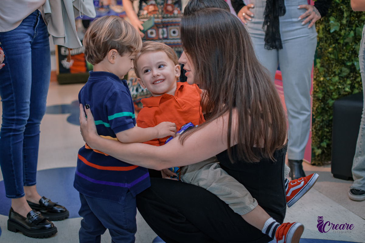 fotografia de aniversário de 3 anos de menino. Decoração tema Patrulha canina. Fotógrafo. Festa em casa.