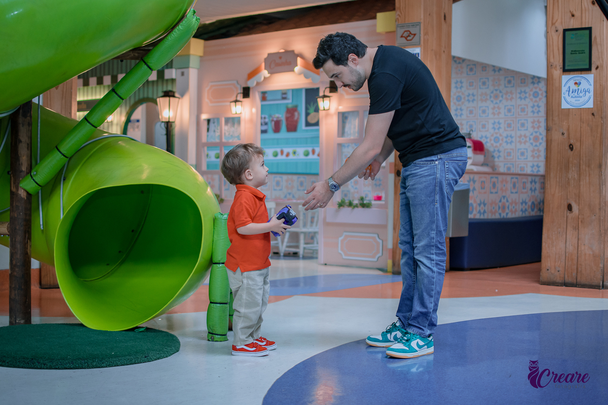 fotografia de aniversário de 3 anos de menino. Decoração tema Patrulha canina. Fotógrafo. Festa em casa.
