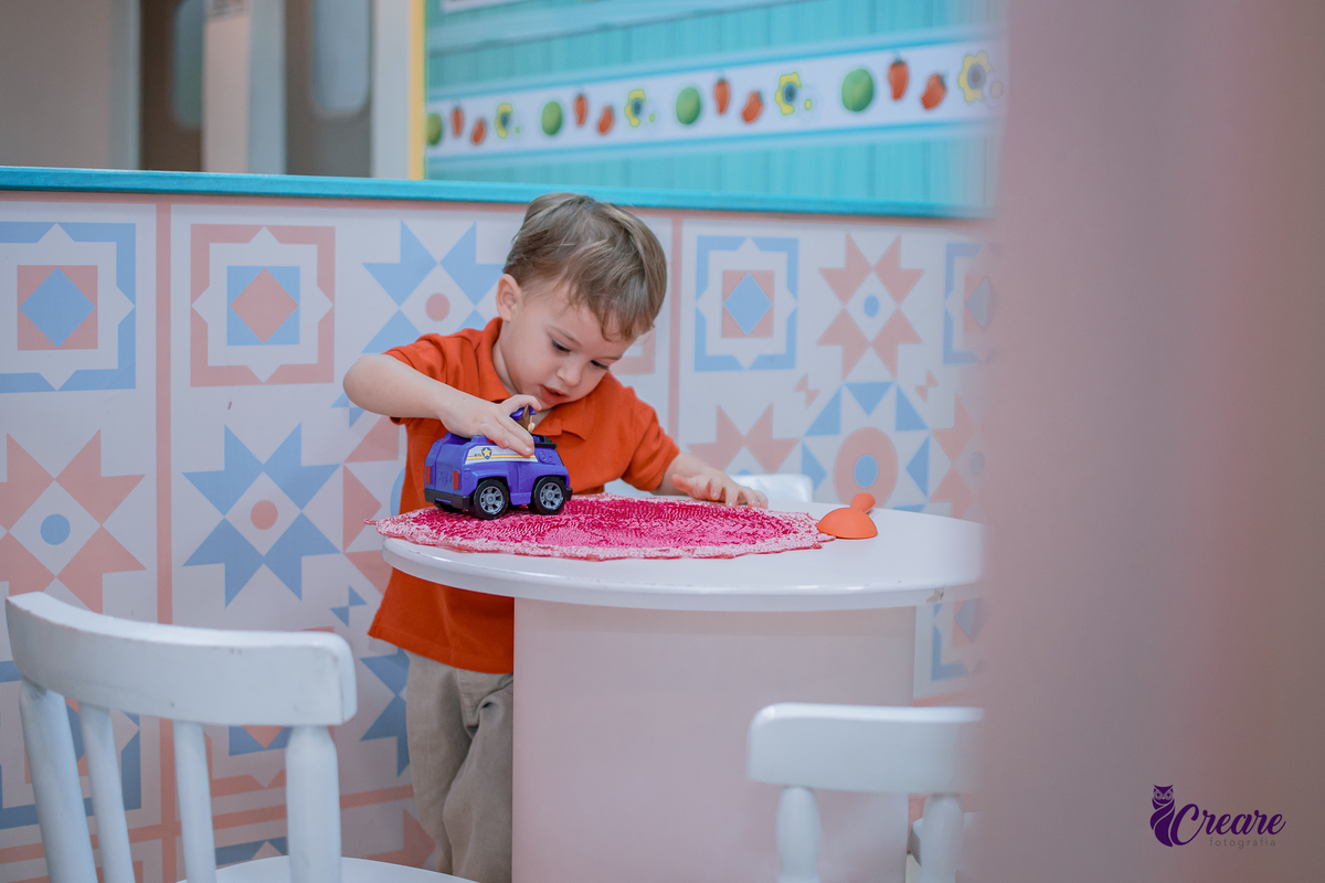 fotografia de aniversário de 3 anos de menino. Decoração tema Patrulha canina. Fotógrafo. Festa em casa.