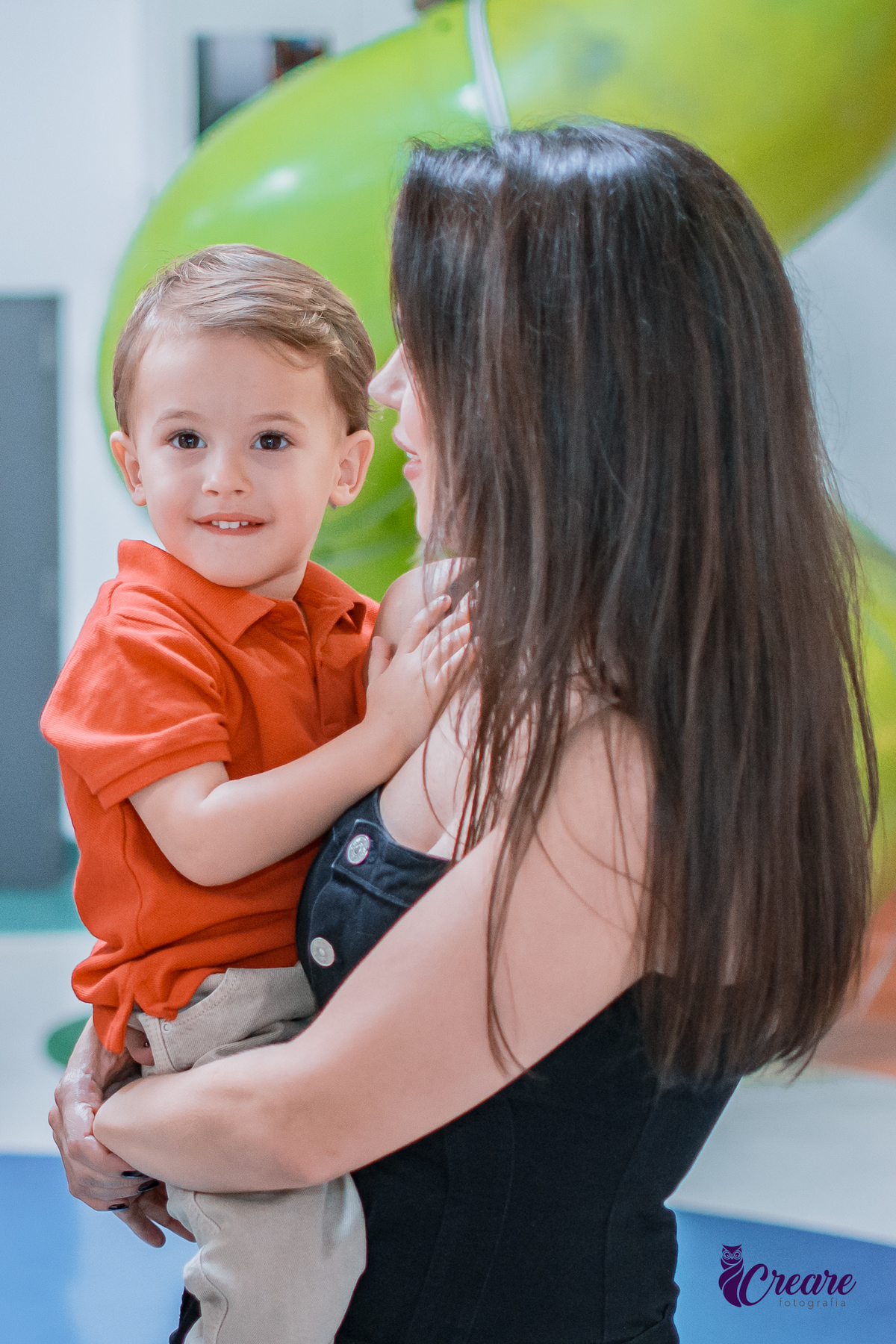 fotografia de aniversário de 3 anos de menino. Decoração tema Patrulha canina. Fotógrafo. Festa em casa.