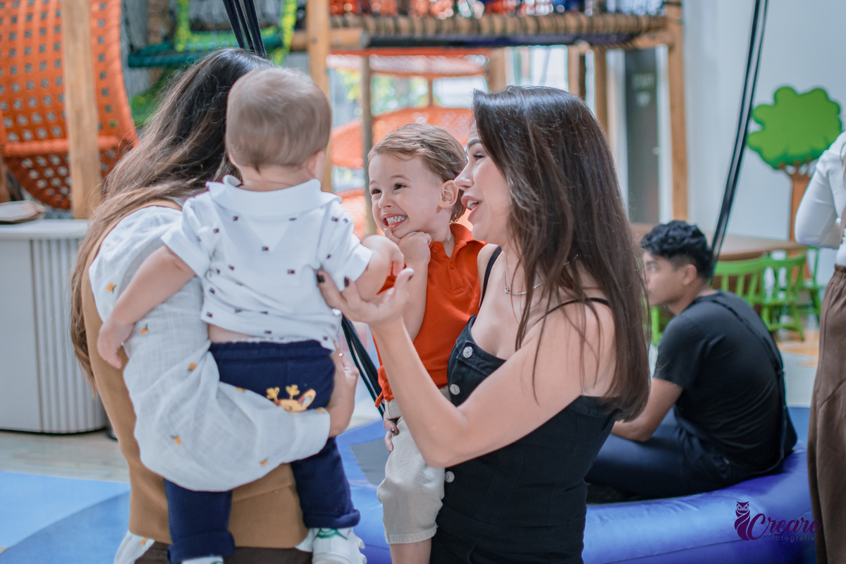 fotografia de aniversário de 3 anos de menino. Decoração tema Patrulha canina. Fotógrafo. Festa em casa.