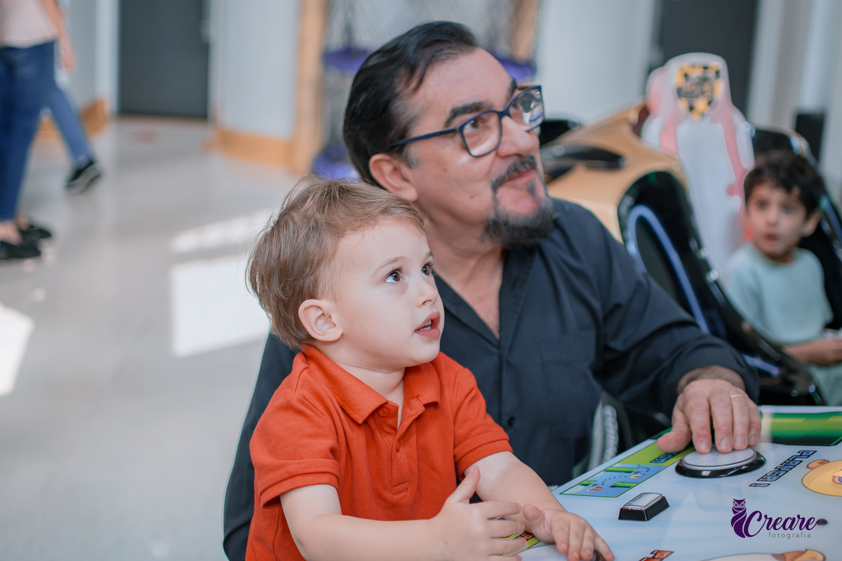 fotografia de aniversário de 3 anos de menino. Decoração tema Patrulha canina. Fotógrafo. Festa em casa.