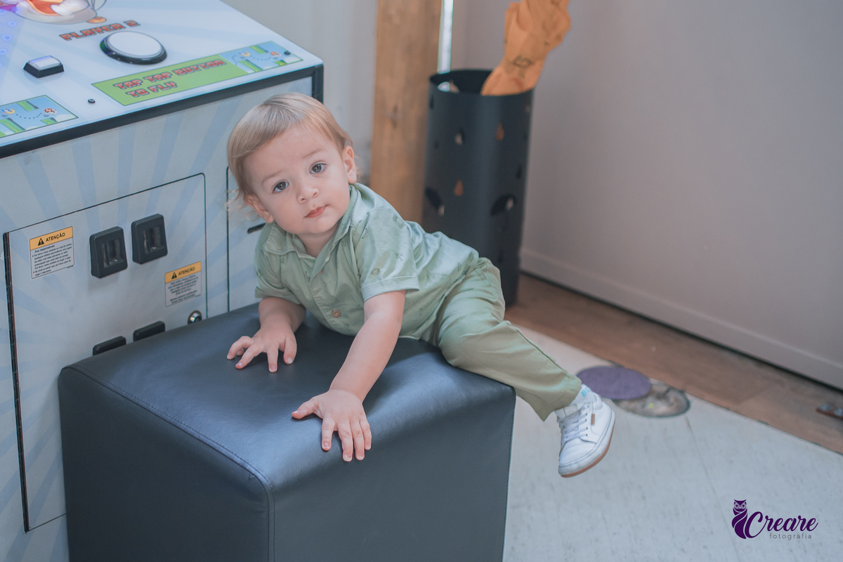 fotografia de aniversário de 3 anos de menino. Decoração tema Patrulha canina. Fotógrafo. Festa em casa.