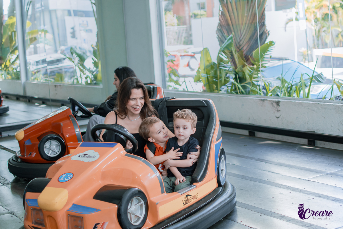 fotografia de aniversário de 3 anos de menino. Decoração tema Patrulha canina. Fotógrafo. Festa em casa.
