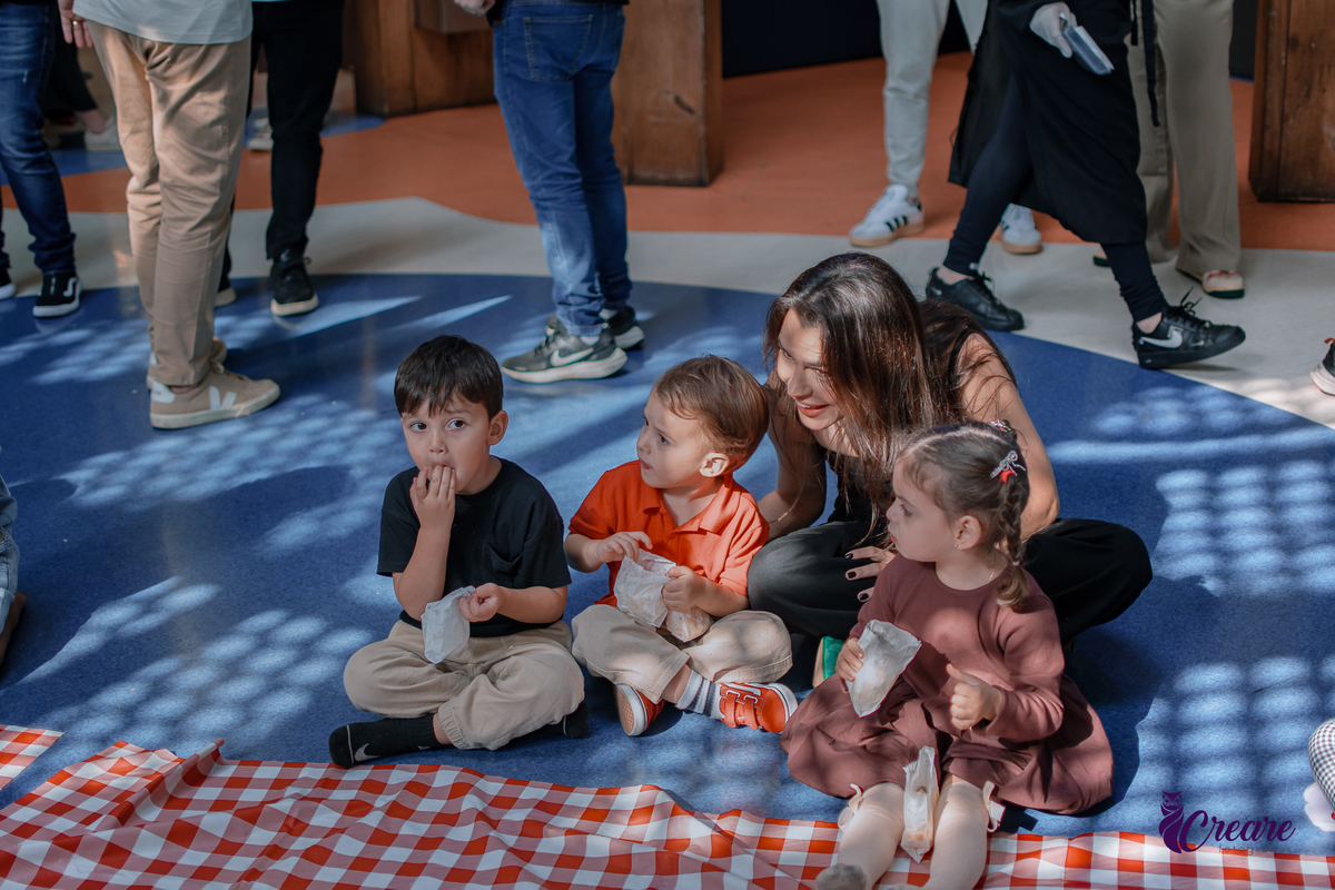 fotografia de aniversário de 3 anos de menino. Decoração tema Patrulha canina. Fotógrafo. Festa em casa.