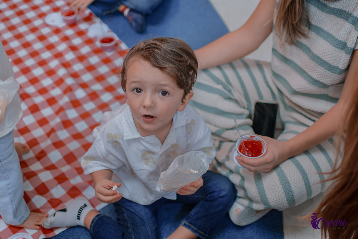 fotografia de aniversário de 3 anos de menino. Decoração tema Patrulha canina. Fotógrafo. Festa em casa.