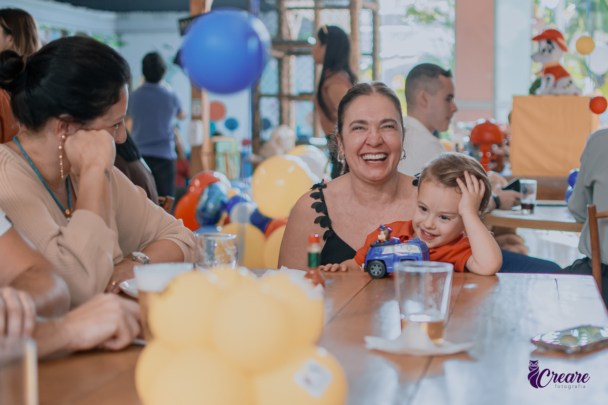 fotografia de aniversário de 3 anos de menino. Decoração tema Patrulha canina. Fotógrafo. Festa em casa.