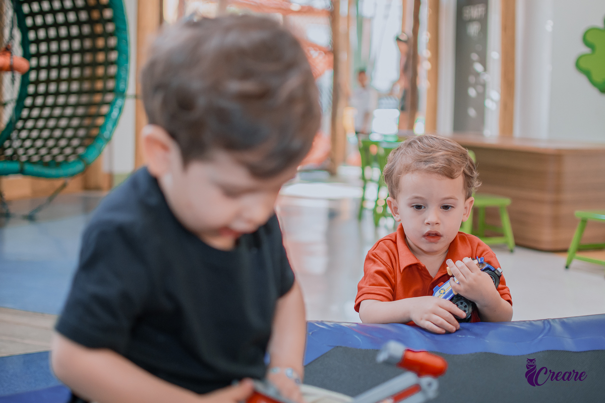 fotografia de aniversário de 3 anos de menino. Decoração tema Patrulha canina. Fotógrafo. Festa em casa.