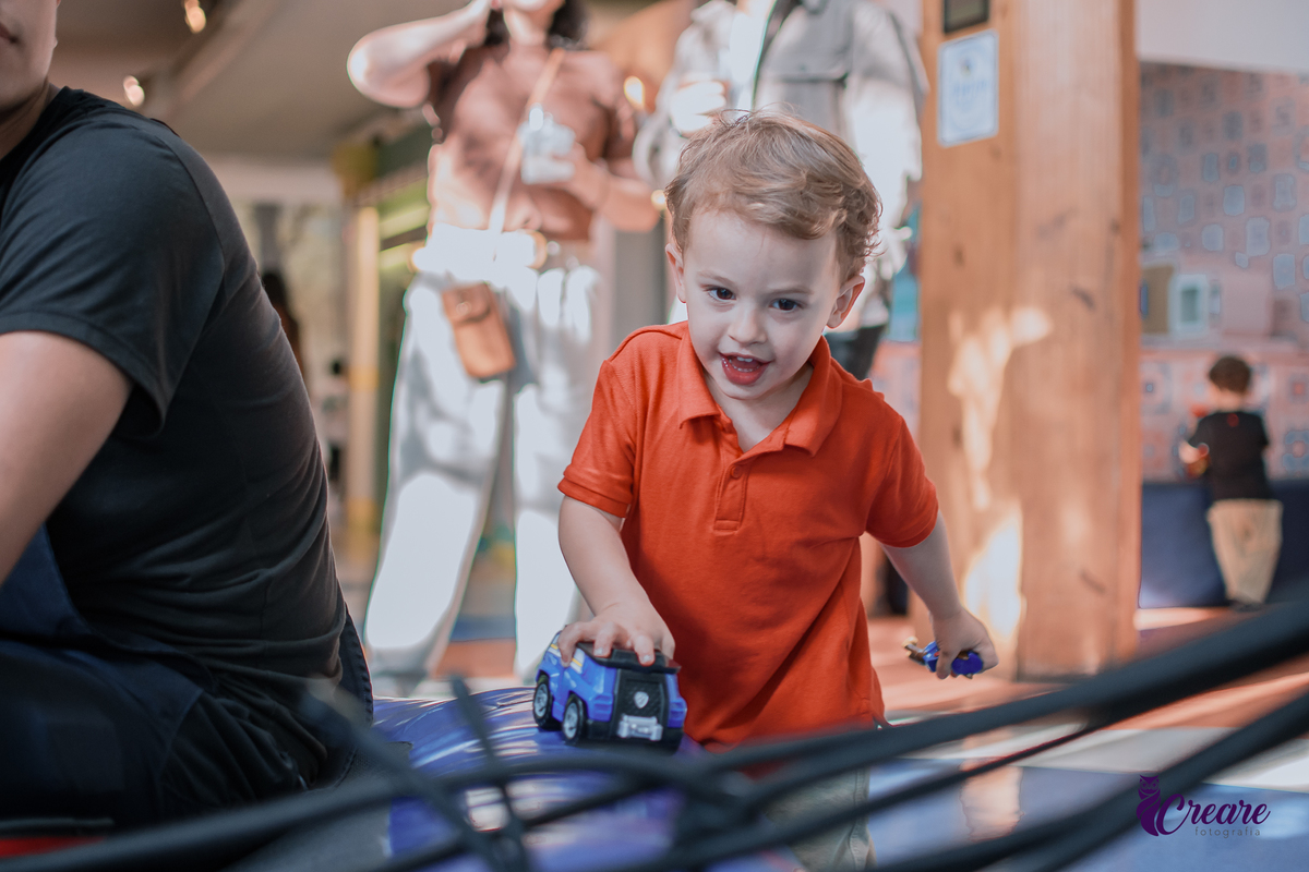 fotografia de aniversário de 3 anos de menino. Decoração tema Patrulha canina. Fotógrafo. Festa em casa.