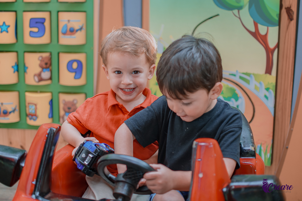 fotografia de aniversário de 3 anos de menino. Decoração tema Patrulha canina. Fotógrafo. Festa em casa.