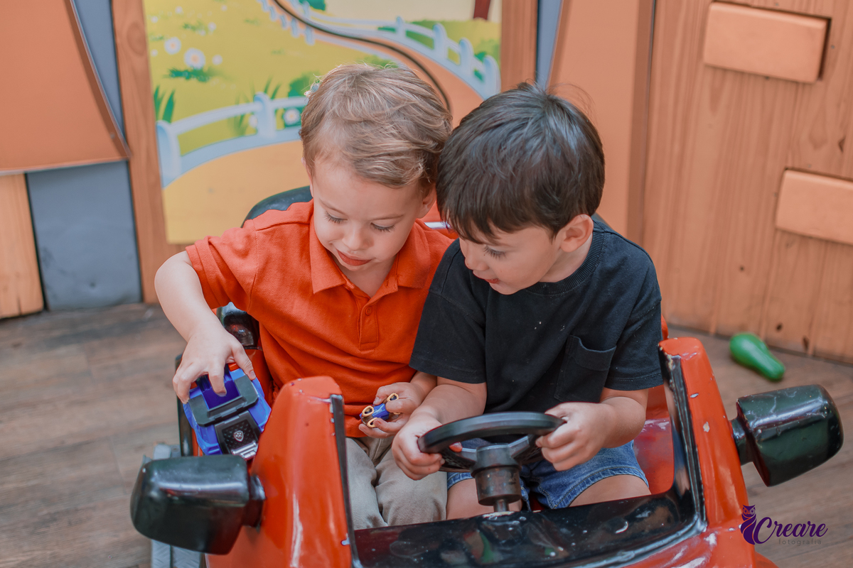fotografia de aniversário de 3 anos de menino. Decoração tema Patrulha canina. Fotógrafo. Festa em casa.