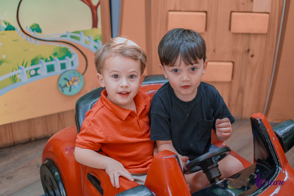 fotografia de aniversário de 3 anos de menino. Decoração tema Patrulha canina. Fotógrafo. Festa em casa.