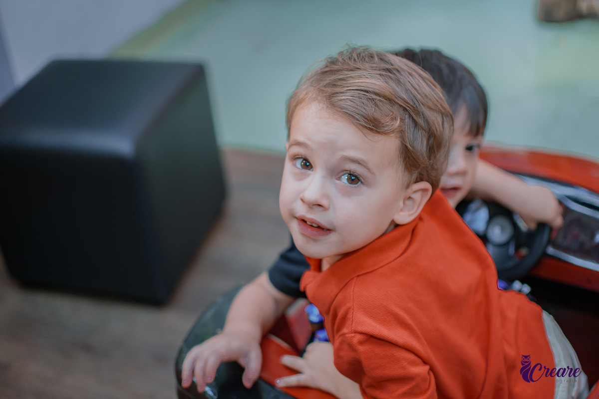 fotografia de aniversário de 3 anos de menino. Decoração tema Patrulha canina. Fotógrafo. Festa em casa.