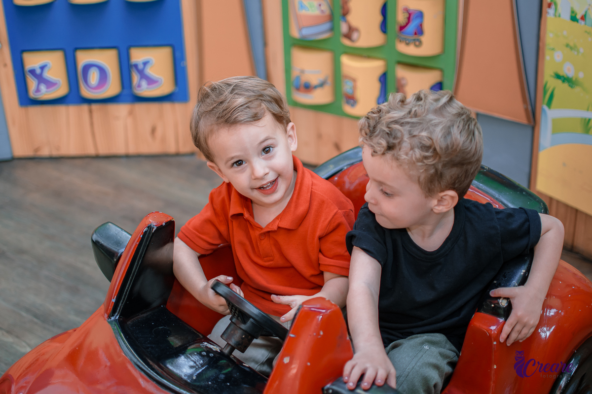 fotografia de aniversário de 3 anos de menino. Decoração tema Patrulha canina. Fotógrafo. Festa em casa.