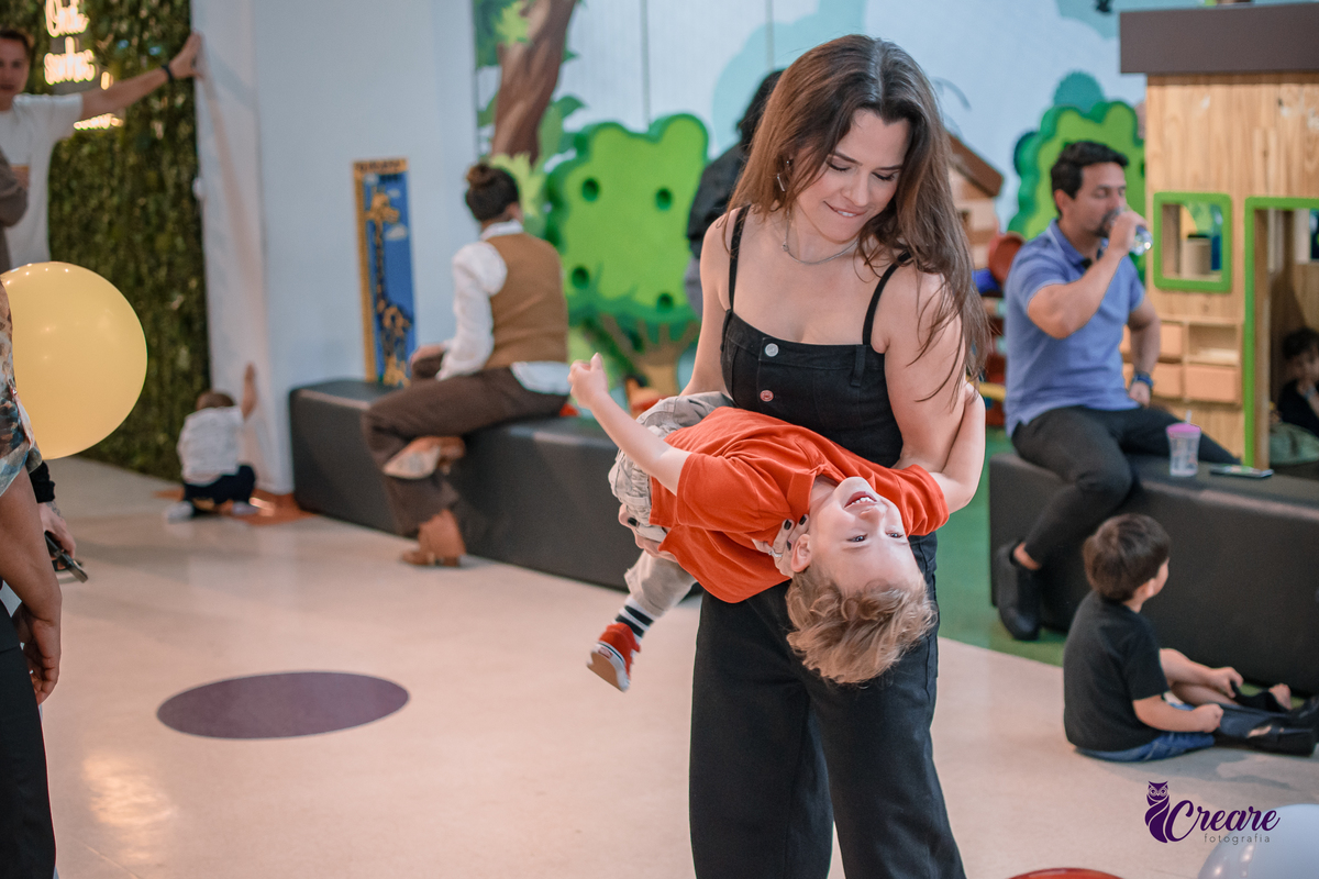 fotografia de aniversário de 3 anos de menino. Decoração tema Patrulha canina. Fotógrafo. Festa em casa.