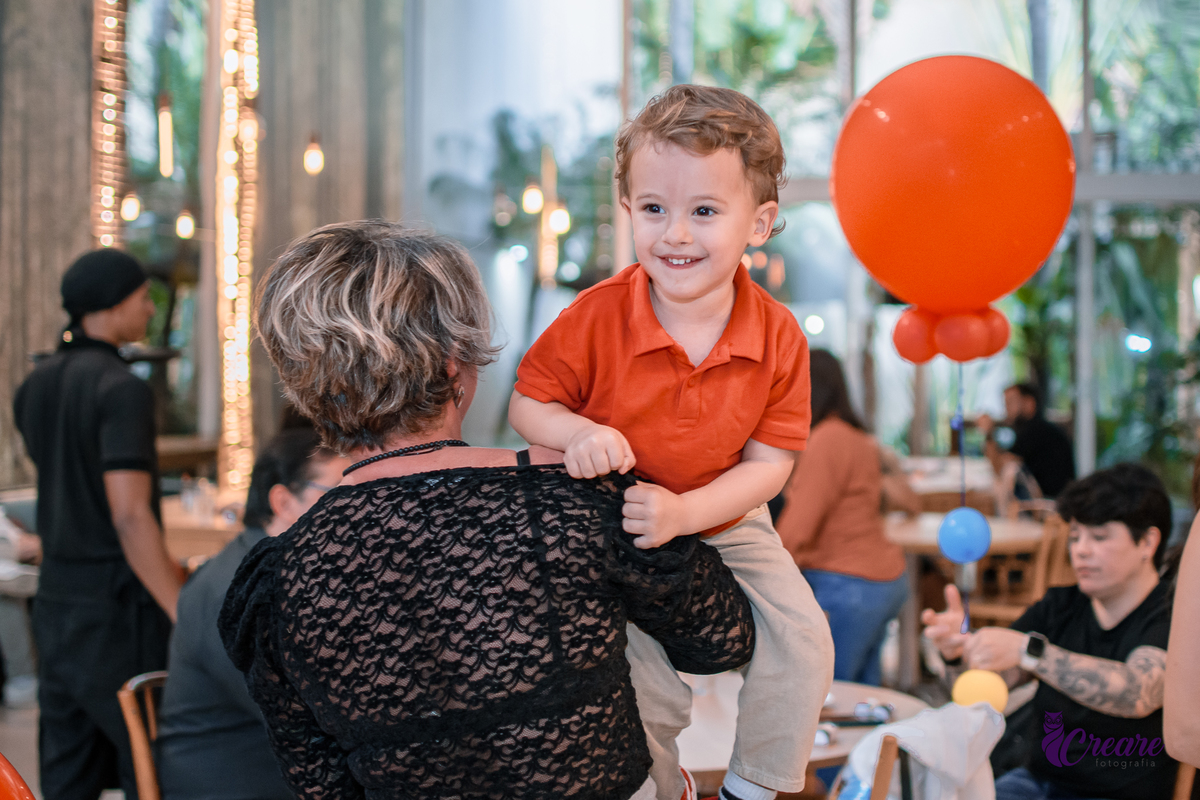 fotografia de aniversário de 3 anos de menino. Decoração tema Patrulha canina. Fotógrafo. Festa em casa.