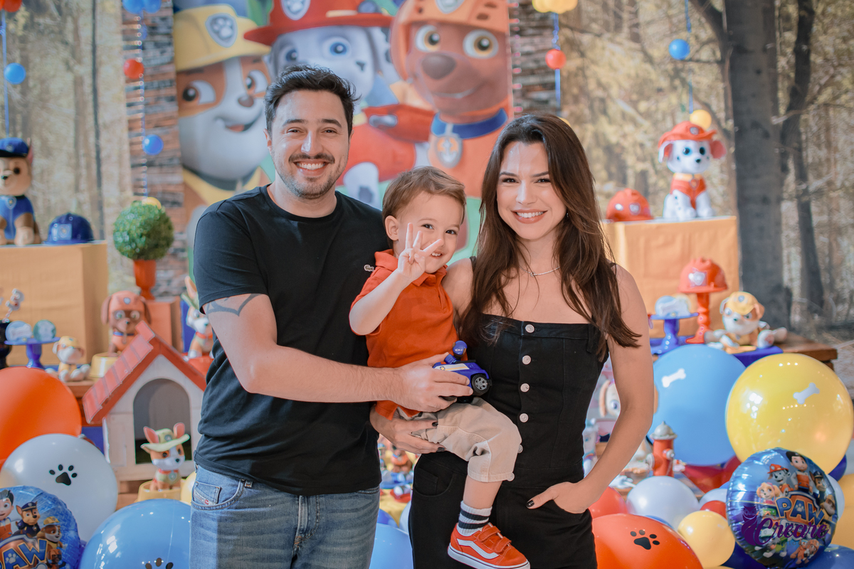fotografia de aniversário de 3 anos de menino. Decoração tema Patrulha canina. Fotógrafo. Festa em casa.