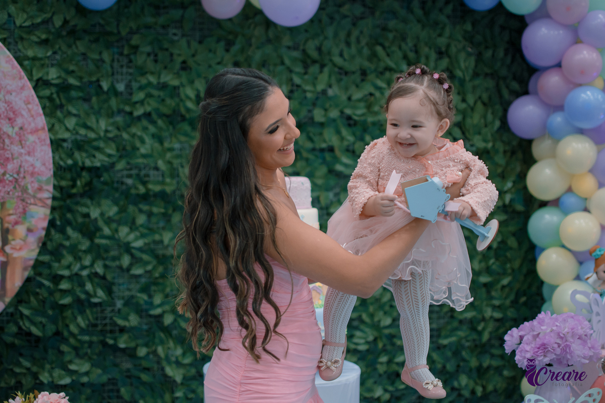 festa de aniversário de um aninho, aniversário de 1 ano, fotógrafo em Santo André, festa infantil, buffet Bumble bee, aniversário de menina de um ano.