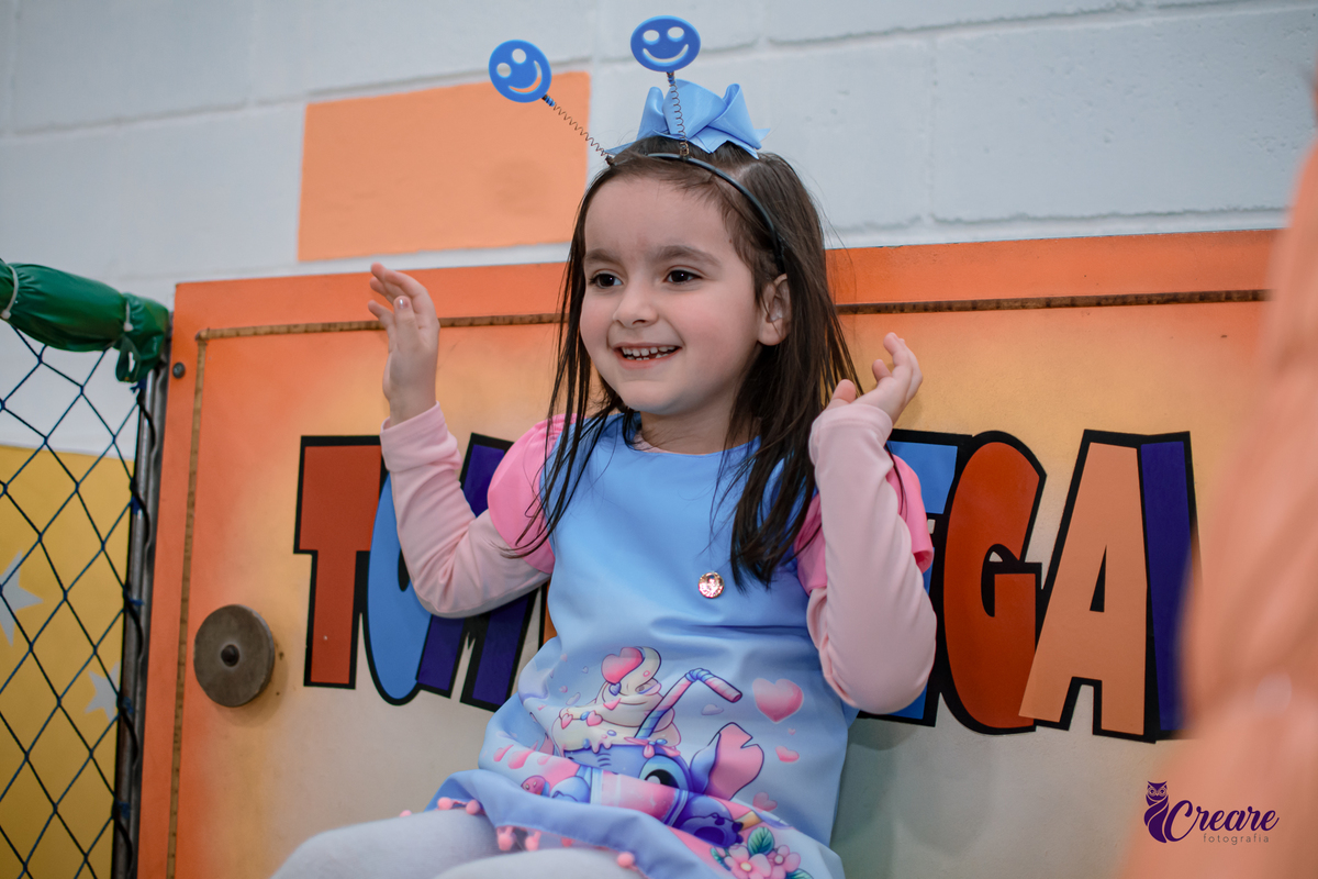 fotografia de aniversário infantil, festa de menina de 6 anos com tema lilo e Stitchi, fotógrafo em Ribeirão Pires, Buffet Dani e Bia festas kids.
