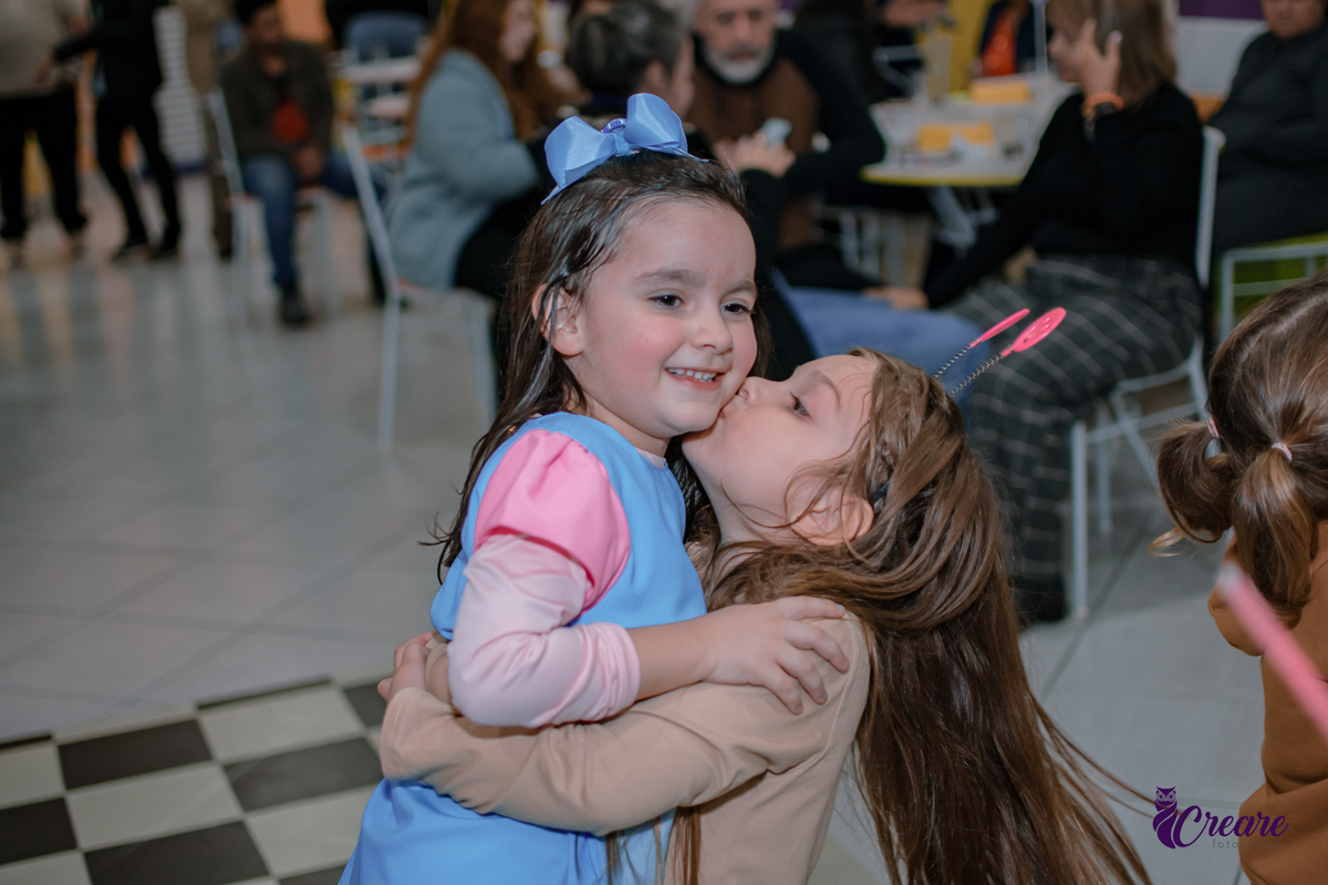 fotografia de aniversário infantil, festa de menina de 6 anos com tema lilo e Stitchi, fotógrafo em Ribeirão Pires, Buffet Dani e Bia festas kids.