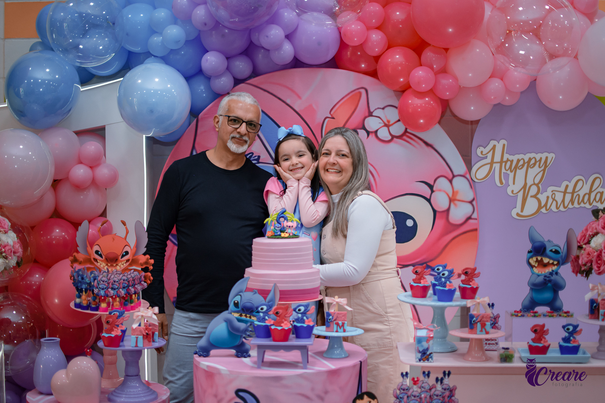 fotografia de aniversário infantil, festa de menina de 6 anos com tema lilo e Stitchi, fotógrafo em Ribeirão Pires, Buffet Dani e Bia festas kids.
