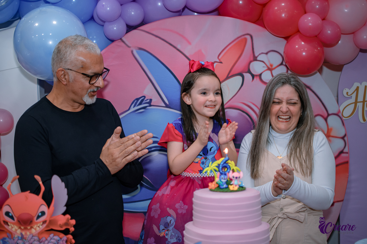 fotografia de aniversário infantil, festa de menina de 6 anos com tema lilo e Stitchi, fotógrafo em Ribeirão Pires, Buffet Dani e Bia festas kids.