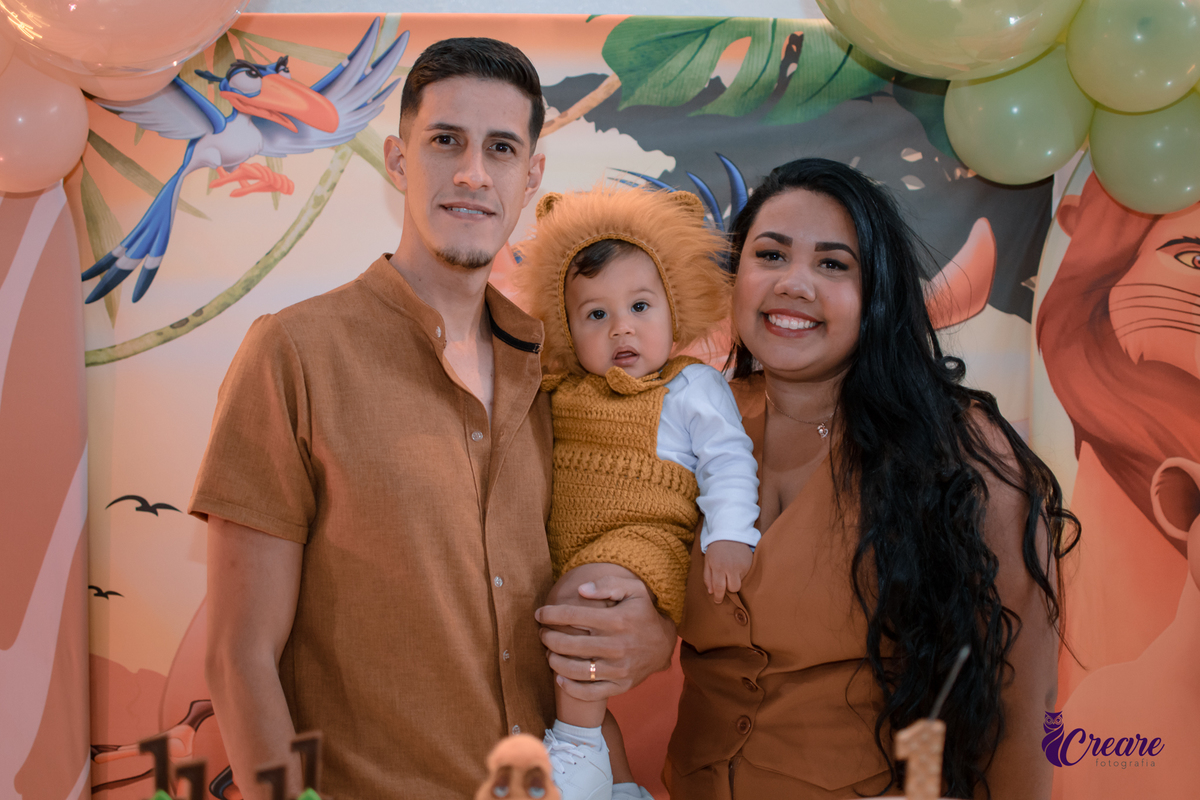 fotografia de aniversário infantil, festa de um ano com tema Rei Leão, fotógrafo em Mauá, bufeet Requinte festas kids, fotográfo de aniversário de 1 ano, festa de 1 ano, um ano, um aninho, 1 aninho, fotografia de aniversário de 1 ano.