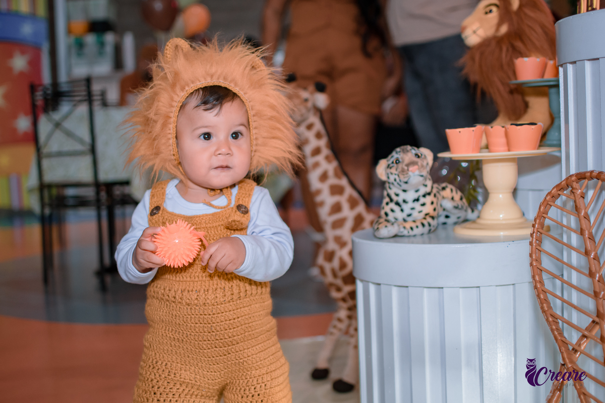 fotografia de aniversário infantil, festa de um ano com tema Rei Leão, fotógrafo em Mauá, bufeet Requinte festas kids, fotográfo de aniversário de 1 ano, festa de 1 ano, um ano, um aninho, 1 aninho, fotografia de aniversário de 1 ano.