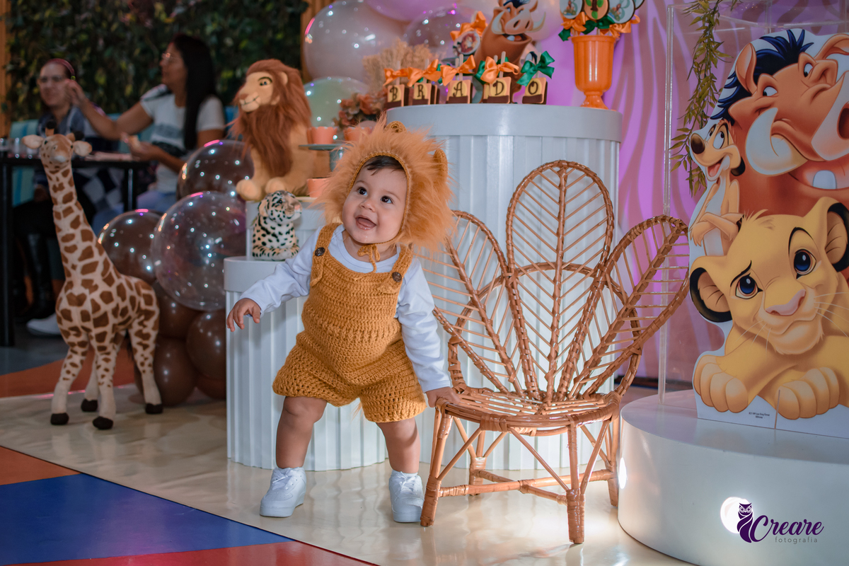 fotografia de aniversário infantil, festa de um ano com tema Rei Leão, fotógrafo em Mauá, bufeet Requinte festas kids, fotográfo de aniversário de 1 ano, festa de 1 ano, um ano, um aninho, 1 aninho, fotografia de aniversário de 1 ano.