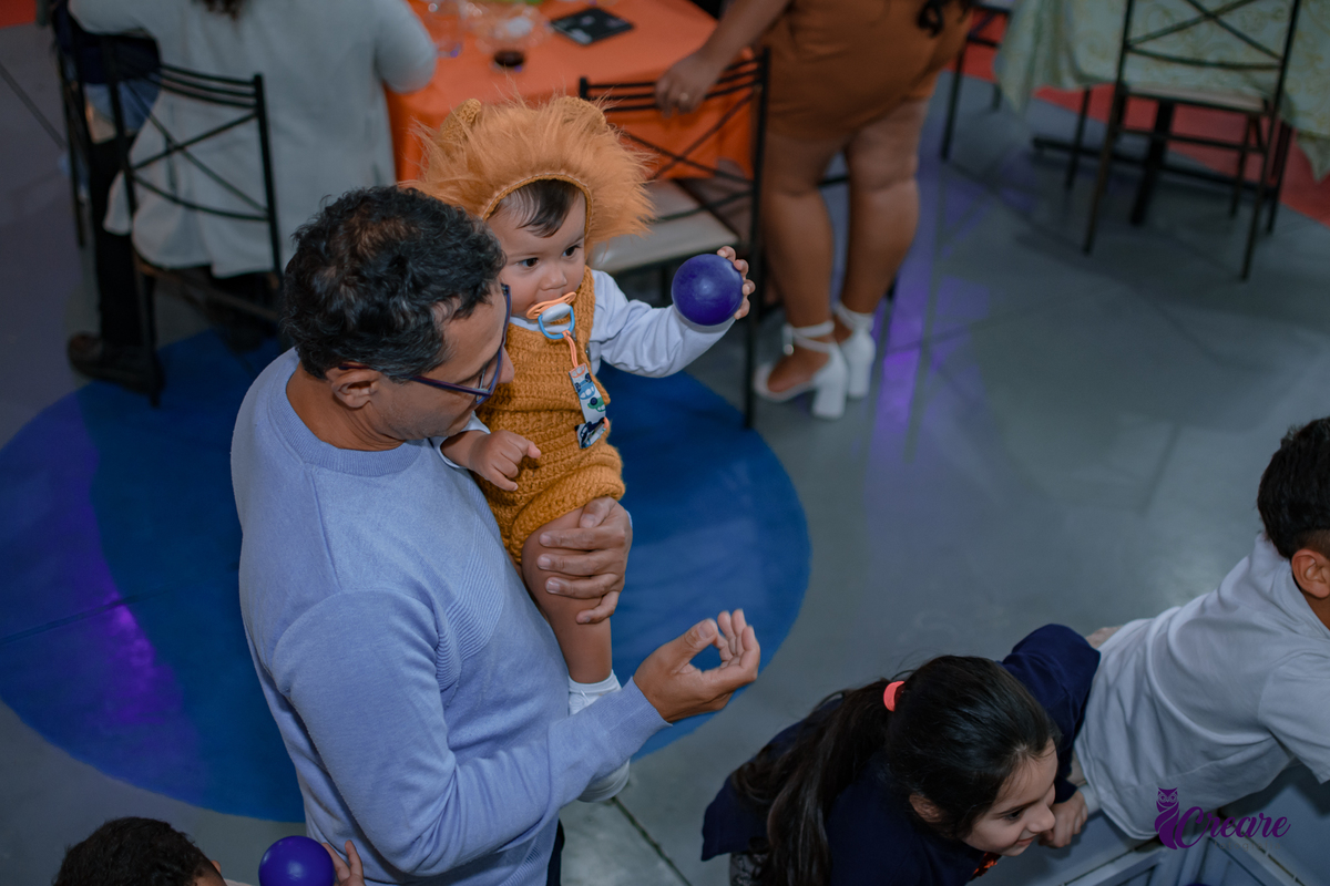 fotografia de aniversário infantil, festa de um ano com tema Rei Leão, fotógrafo em Mauá, bufeet Requinte festas kids, fotográfo de aniversário de 1 ano, festa de 1 ano, um ano, um aninho, 1 aninho, fotografia de aniversário de 1 ano.