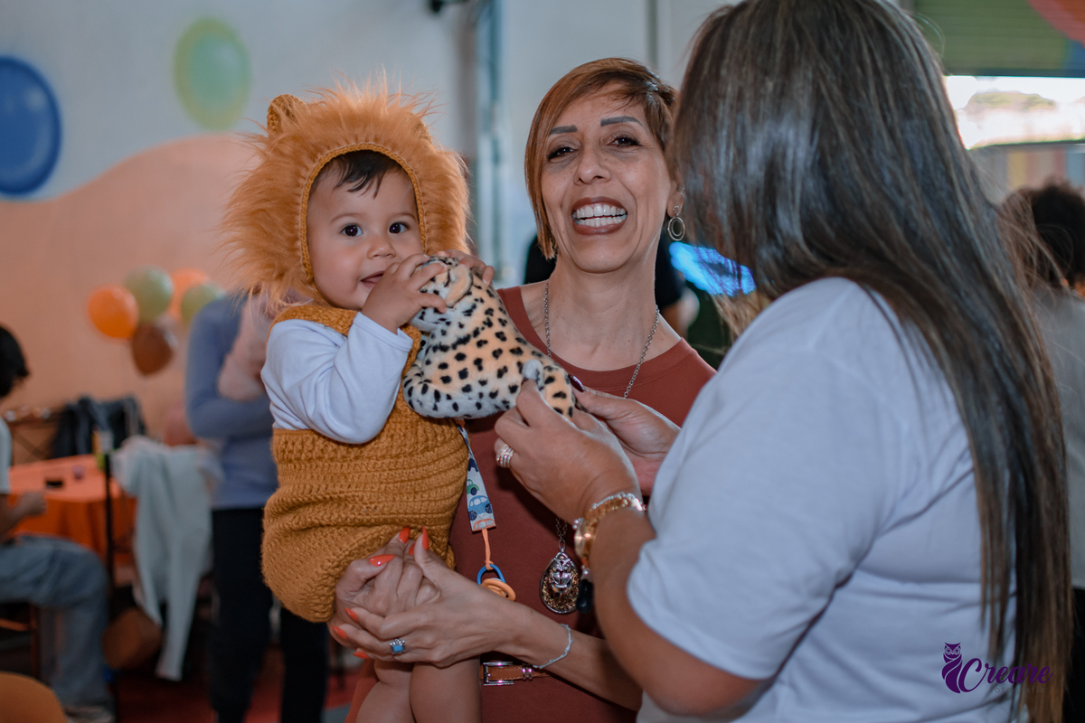 fotografia de aniversário infantil, festa de um ano com tema Rei Leão, fotógrafo em Mauá, bufeet Requinte festas kids, fotográfo de aniversário de 1 ano, festa de 1 ano, um ano, um aninho, 1 aninho, fotografia de aniversário de 1 ano.