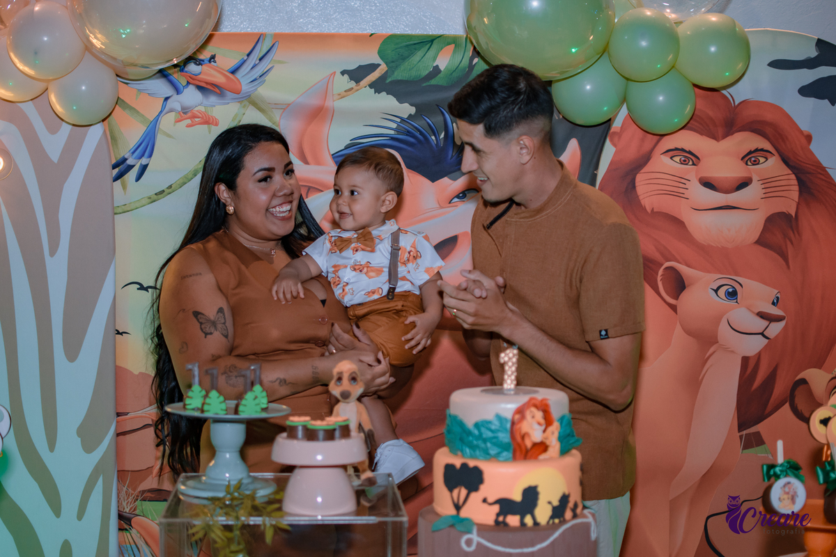 fotografia de aniversário infantil, festa de um ano com tema Rei Leão, fotógrafo em Mauá, bufeet Requinte festas kids, fotográfo de aniversário de 1 ano, festa de 1 ano, um ano, um aninho, 1 aninho, fotografia de aniversário de 1 ano.