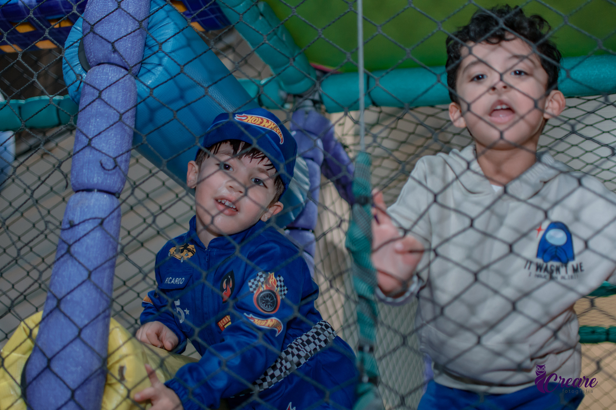 fotografia de aniversário infantil, festa de menino com tema hot wheels, fotógrafo em São Bernardo do Campo.