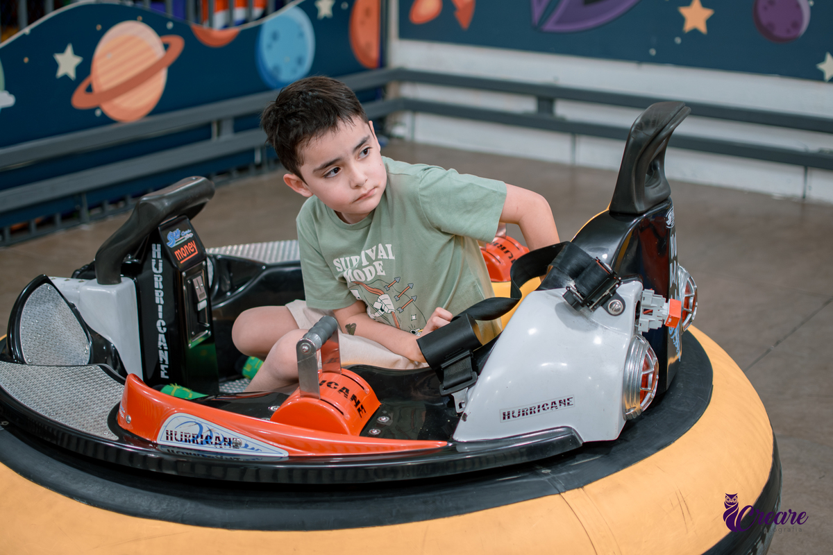 Aniversário infantil de menino de 9 anos, decoração tema minecrafit. Fotografia de festa infantil, buffet Megauê, fotógrafo em Santo André.
