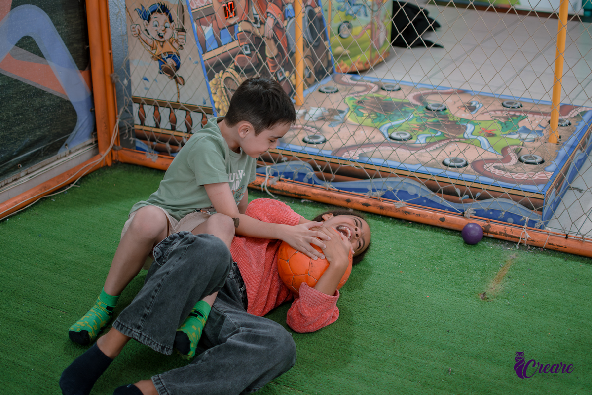 Aniversário infantil de menino de 9 anos, decoração tema minecrafit. Fotografia de festa infantil, buffet Megauê, fotógrafo em Santo André.