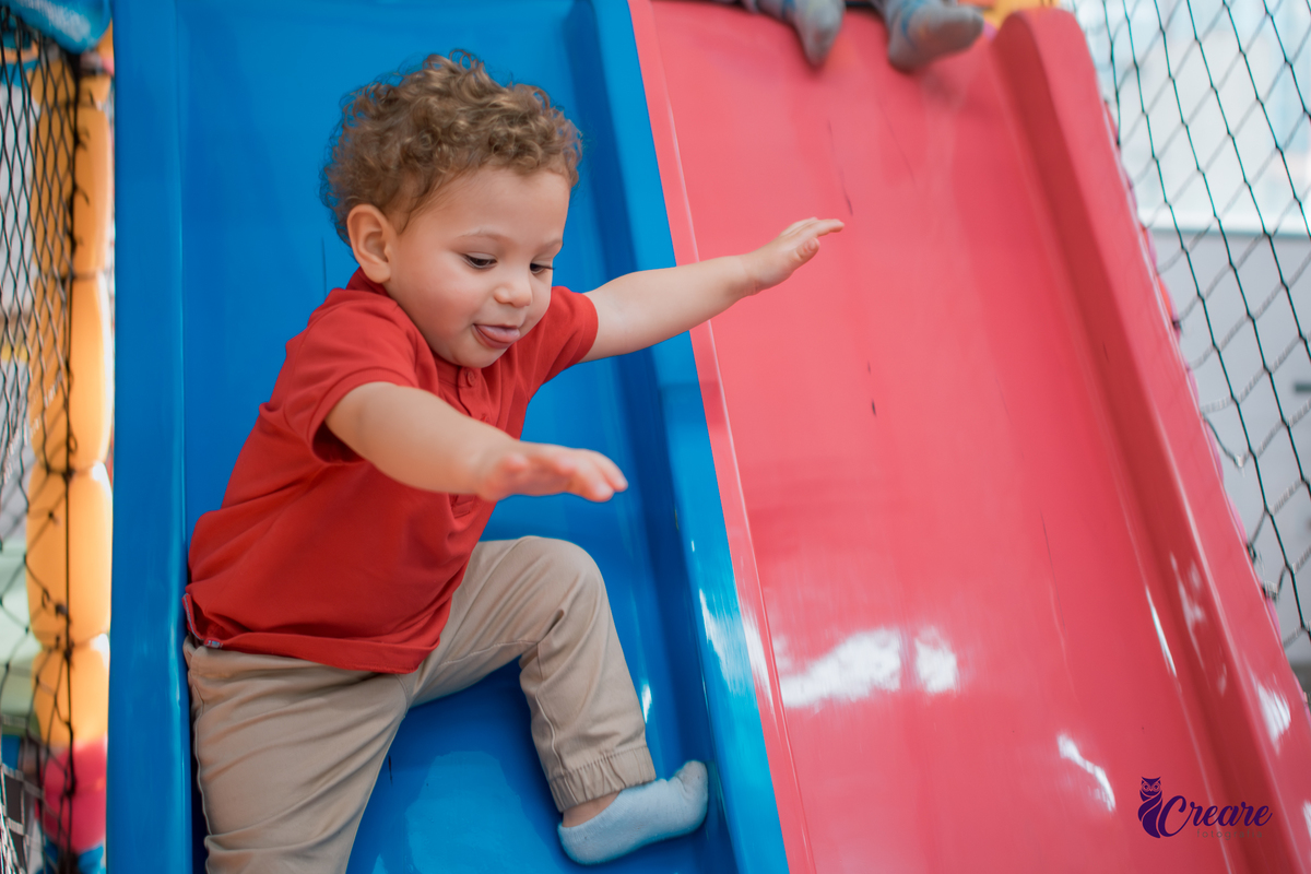 fotografia de aniversário de 2 anos com tema Homem Aranha, fotógrafo em Santo André. Festa em casa.