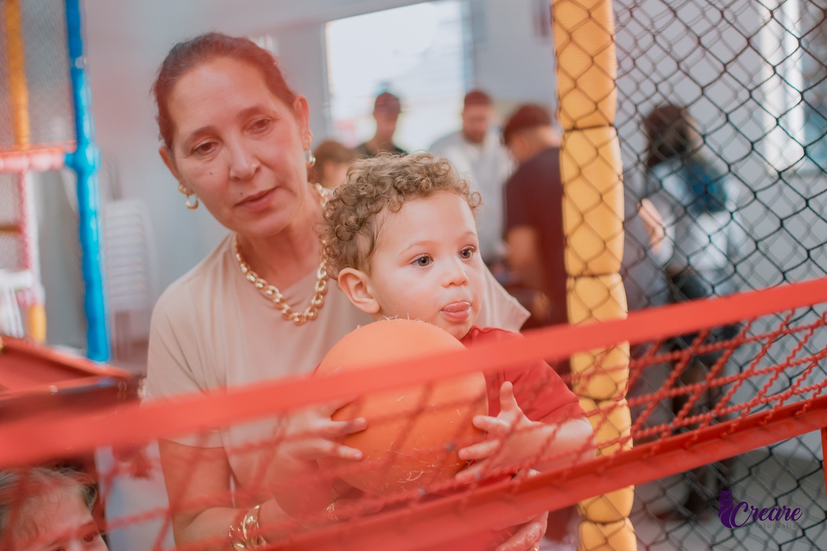 fotografia de aniversário de 2 anos com tema Homem Aranha, fotógrafo em Santo André. Festa em casa.