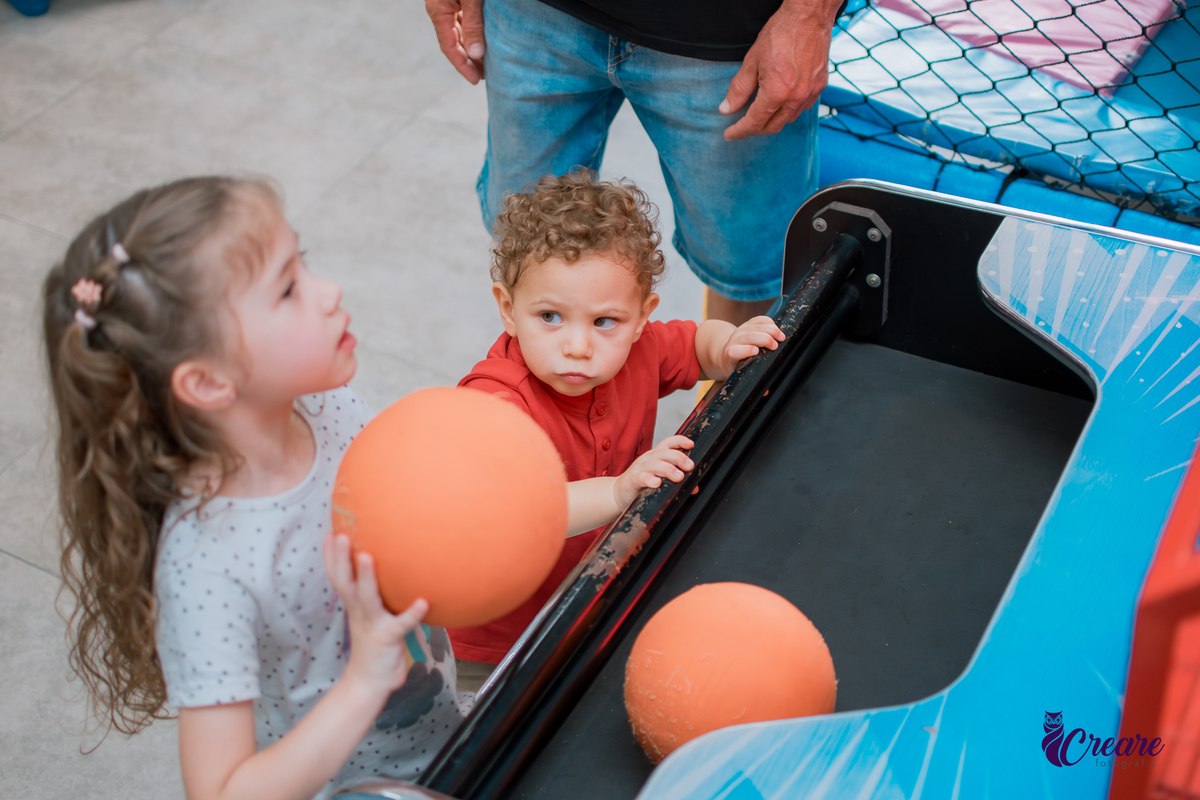 fotografia de aniversário de 2 anos com tema Homem Aranha, fotógrafo em Santo André. Festa em casa.