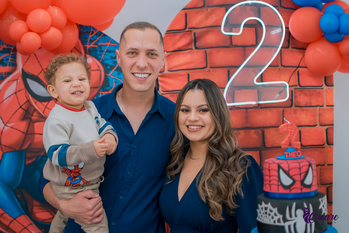 fotografia de aniversário de 2 anos com tema Homem Aranha, fotógrafo em Santo André. Festa em casa.