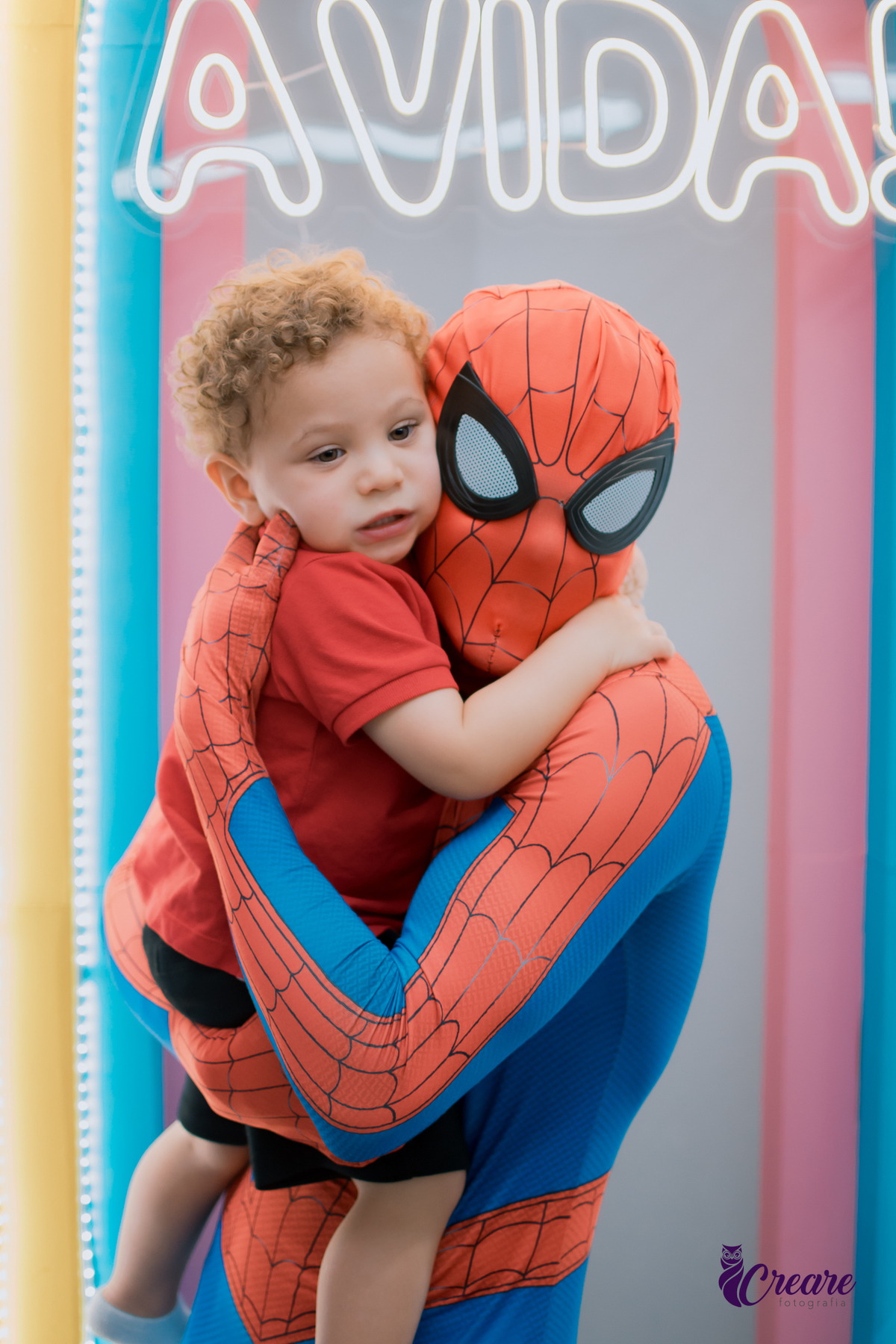 fotografia de aniversário de 2 anos com tema Homem Aranha, fotógrafo em Santo André. Festa em casa.