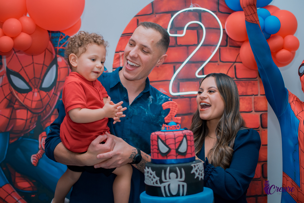 fotografia de aniversário de 2 anos com tema Homem Aranha, fotógrafo em Santo André. Festa em casa.