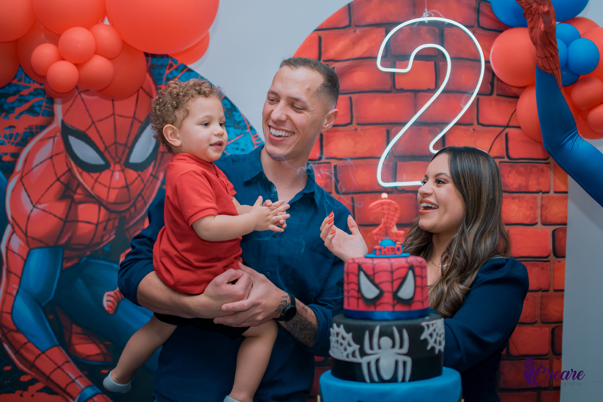 fotografia de aniversário de 2 anos com tema Homem Aranha, fotógrafo em Santo André. Festa em casa.