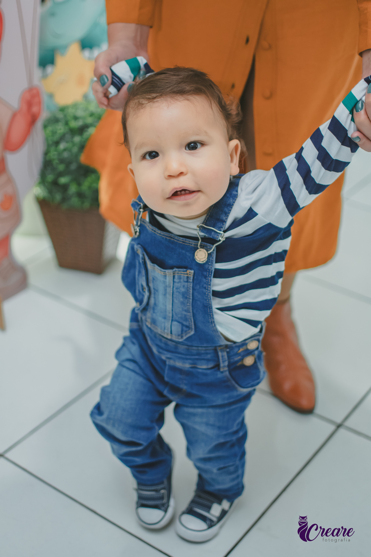 fotografia de aniversário de um aninho com tema Dino baby. Fotógrafo de aniversário de um ano no buffet espaço bando em Mauá. Fotógrafo em mauá para aniversário de 1 ano.