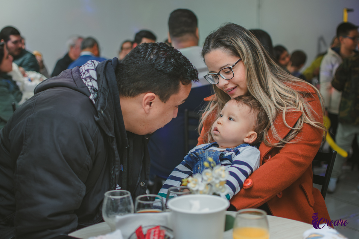 fotografia de aniversário de um aninho com tema Dino baby. Fotógrafo de aniversário de um ano no buffet espaço bando em Mauá. Fotógrafo em mauá para aniversário de 1 ano.