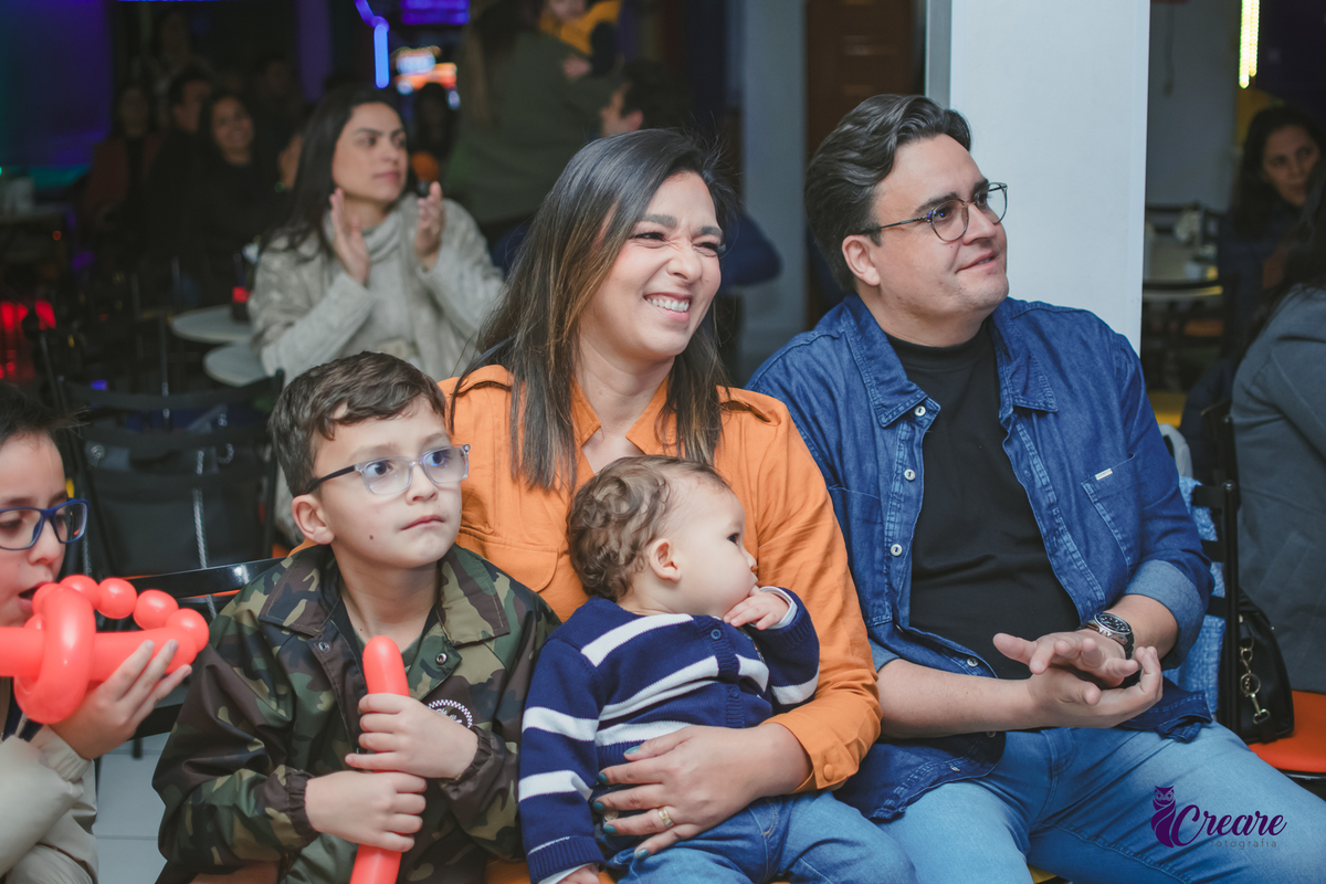 fotografia de aniversário de um aninho com tema Dino baby. Fotógrafo de aniversário de um ano no buffet espaço bando em Mauá. Fotógrafo em mauá para aniversário de 1 ano.