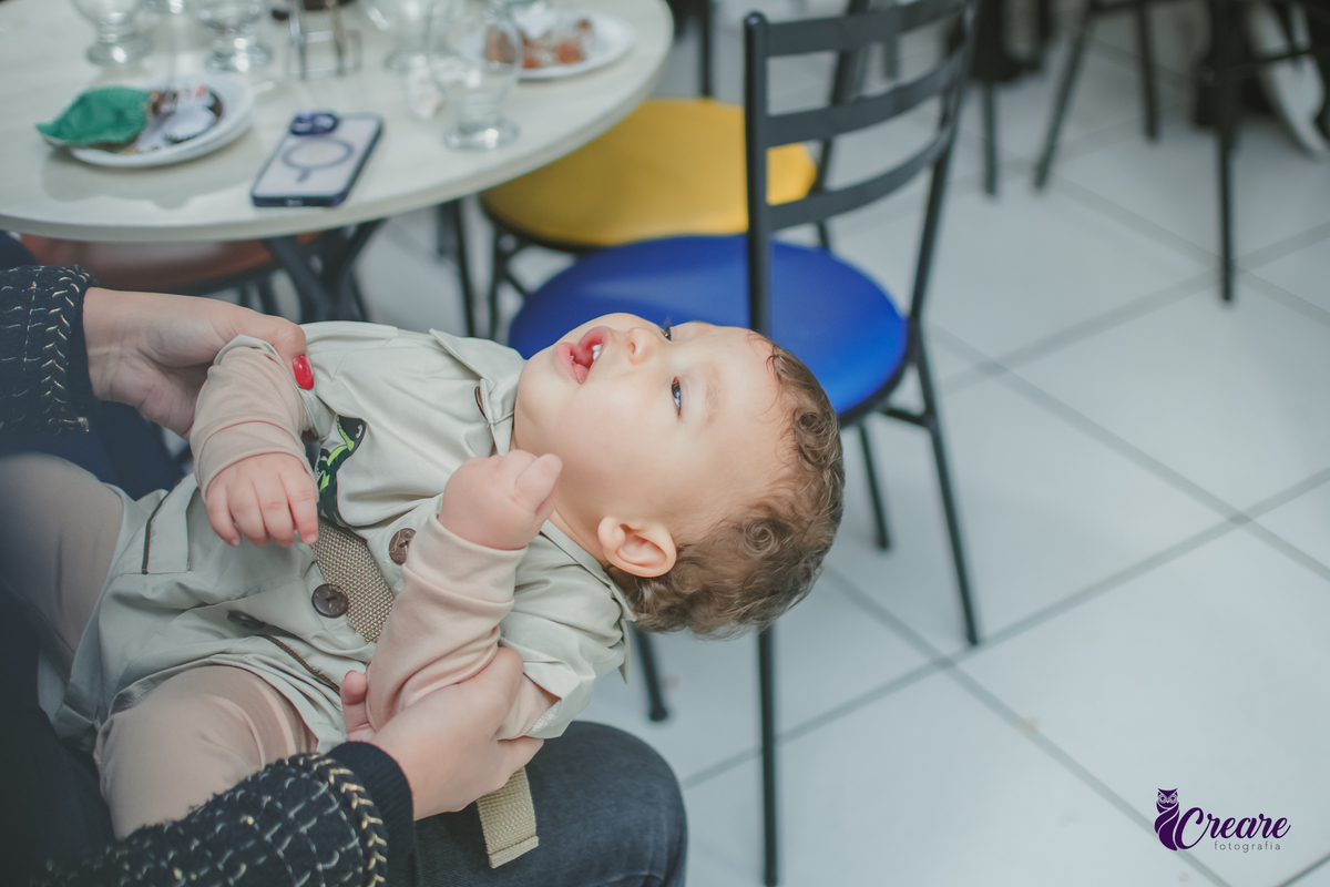 fotografia de aniversário de um aninho com tema Dino baby. Fotógrafo de aniversário de um ano no buffet espaço bando em Mauá. Fotógrafo em mauá para aniversário de 1 ano.
