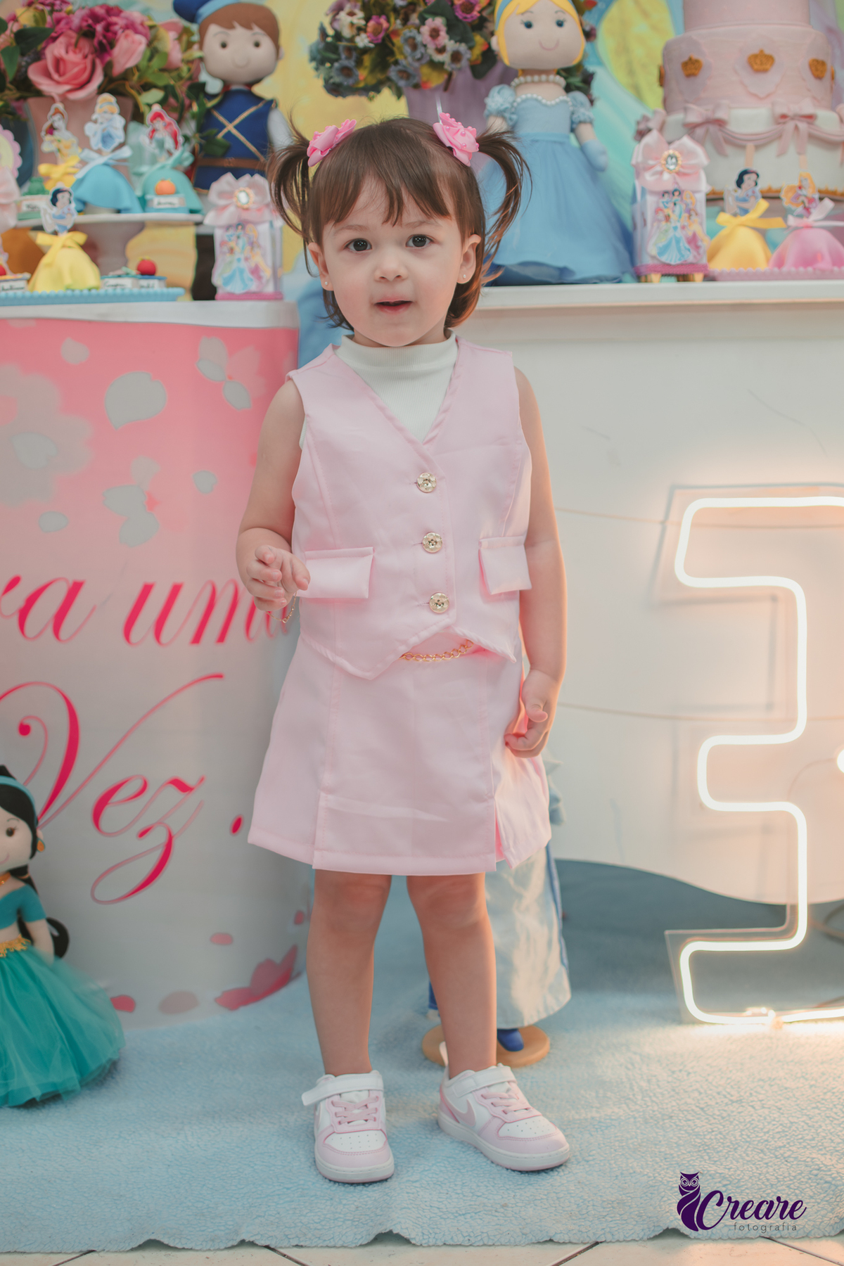 festa de aniversário infantil de menina de 3 anos, com tema Princesas no Buffet Algodão doce em Santo André, fotógrafo em Santo André.