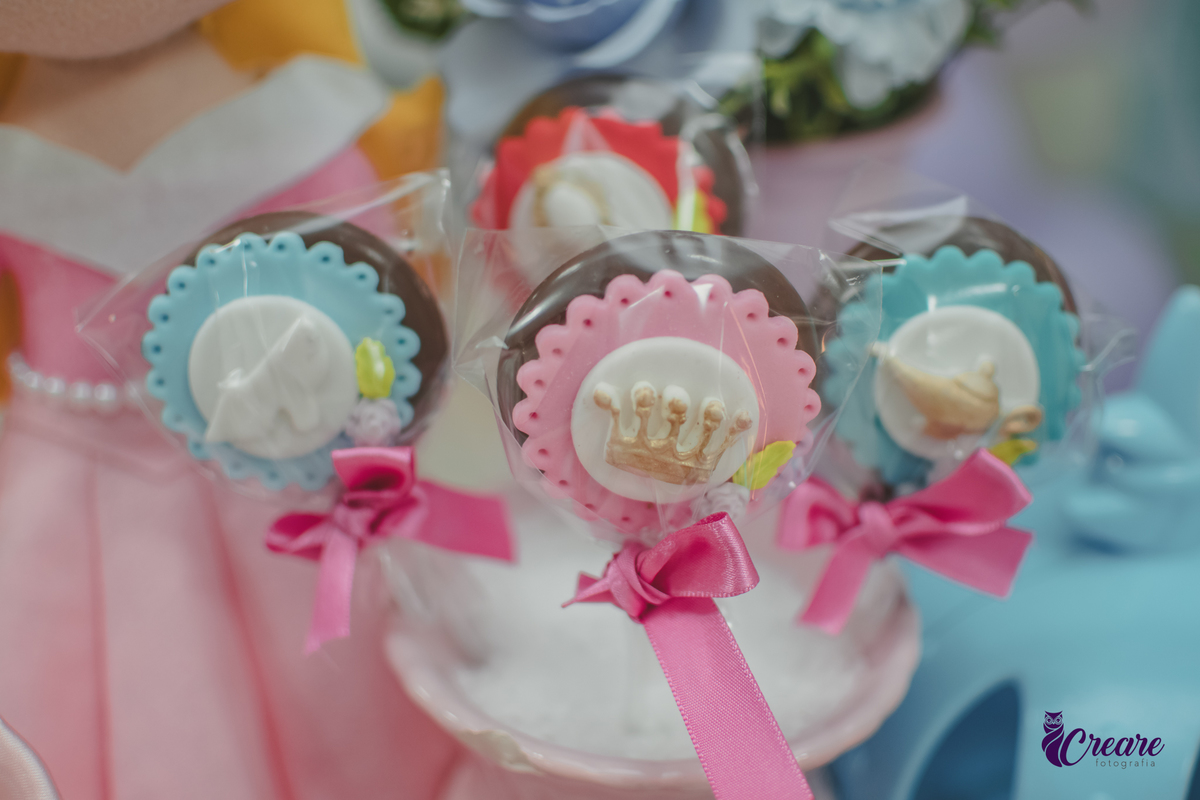 festa de aniversário infantil de menina de 3 anos, com tema Princesas no Buffet Algodão doce em Santo André, fotógrafo em Santo André.